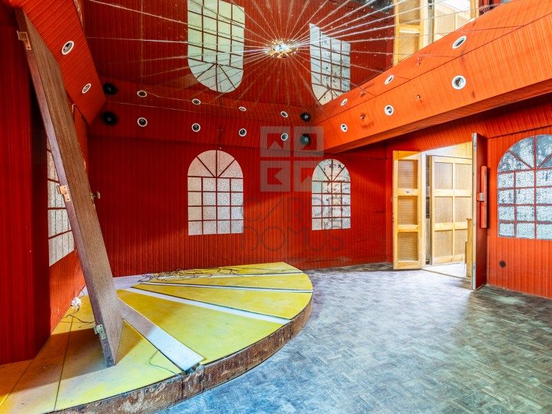 Property photo 1 of 98