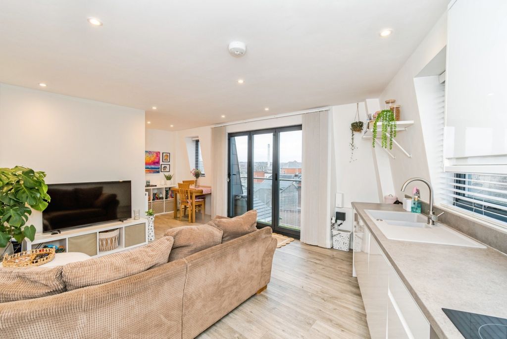 Property photo 2 of 13 Pbox-Img.Jpg