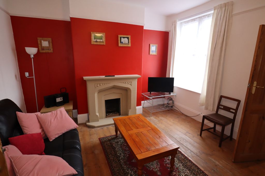Property photo 2 of 10