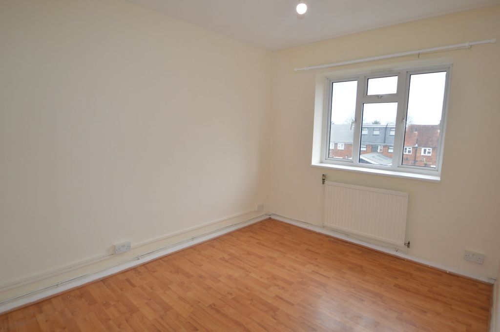 Property photo 3 of 6 Bedroom 1