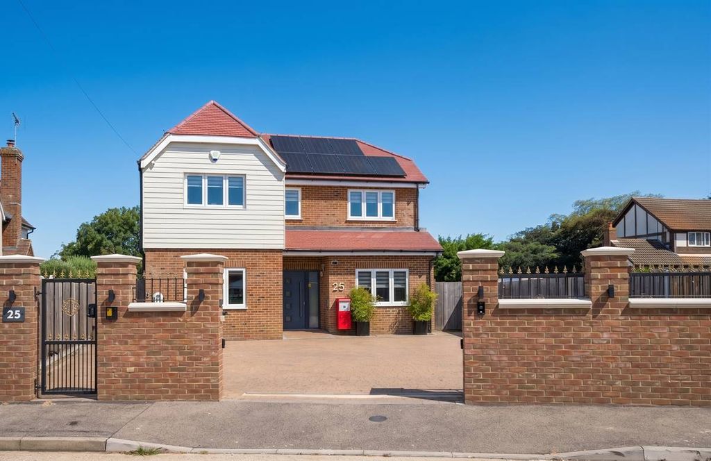 Property photo 2 of 40