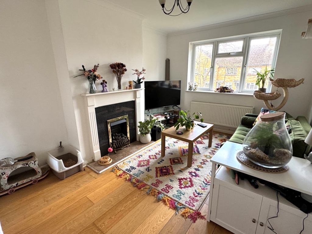 Property photo 2 of 6 Lounge