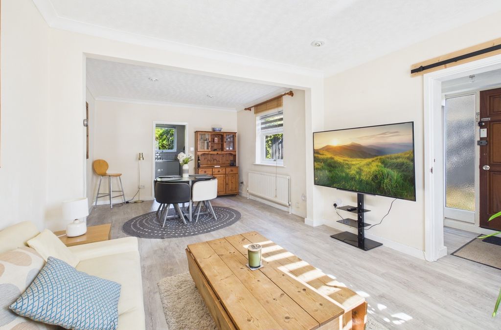 Property photo 3 of 26 Cam03259G0-Pr0263-Still016