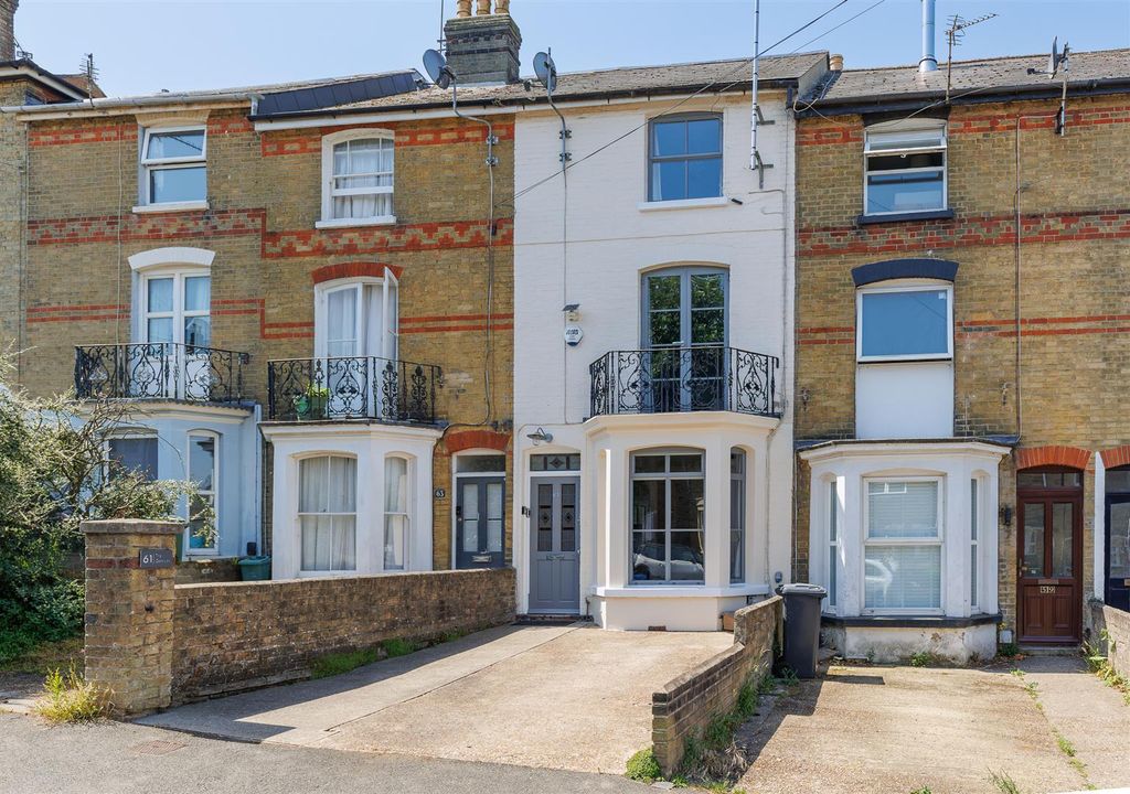 Property photo 1 of 24 Terraced Period Home In Cowes