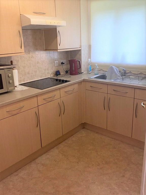 Property photo 3 of 9 Kitchen