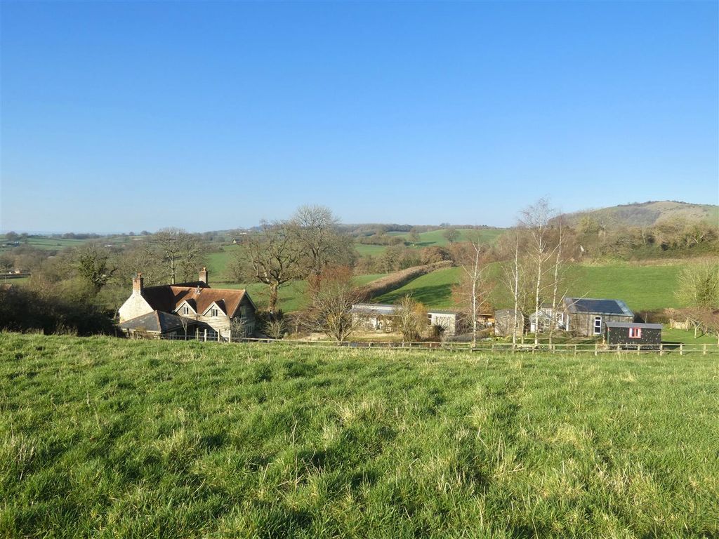 Property photo 1 of 32 Front Aspect