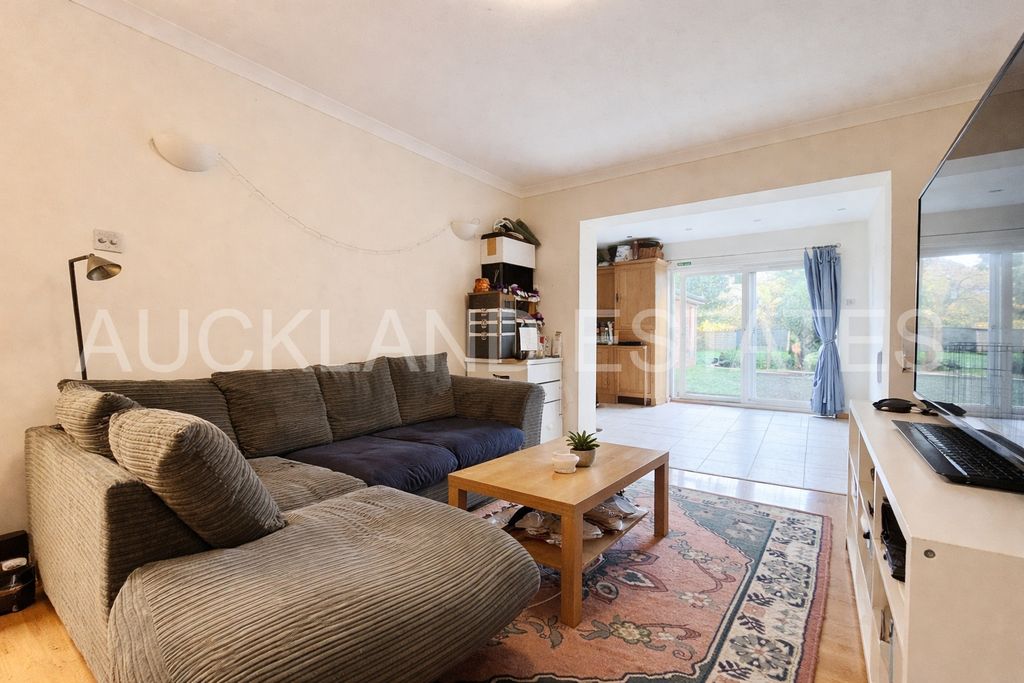 Property photo 2 of 13 Image00003 (2)