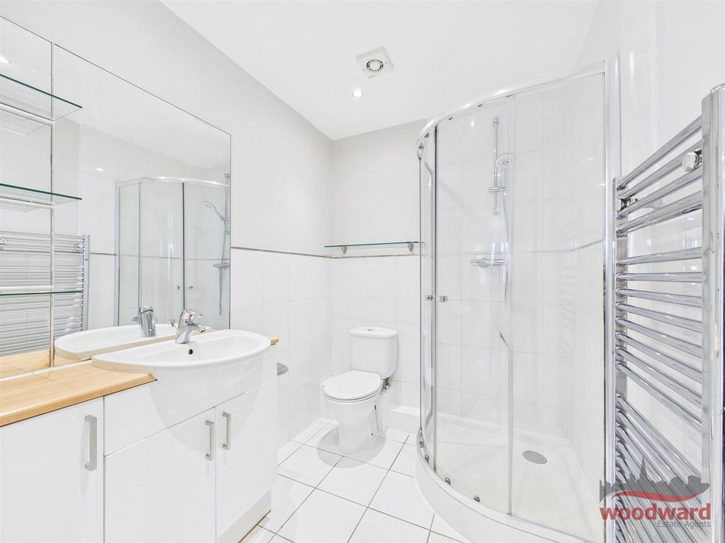 Property photo 3 of 19 En Suite