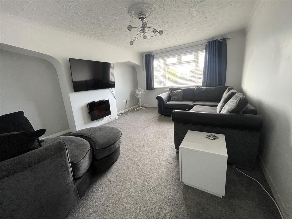 Property photo 3 of 14 Living Room