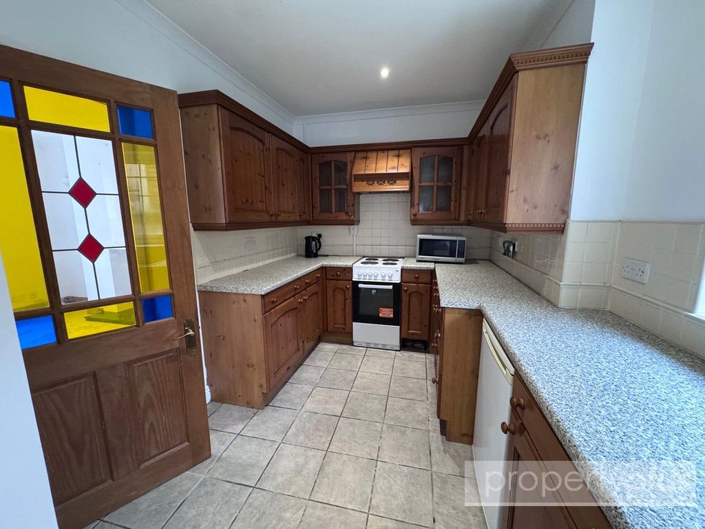 Property photo 2 of 15 Picture No. 11