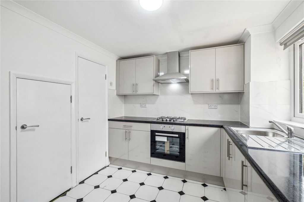 Property photo 1 of 14 Picture No. 11