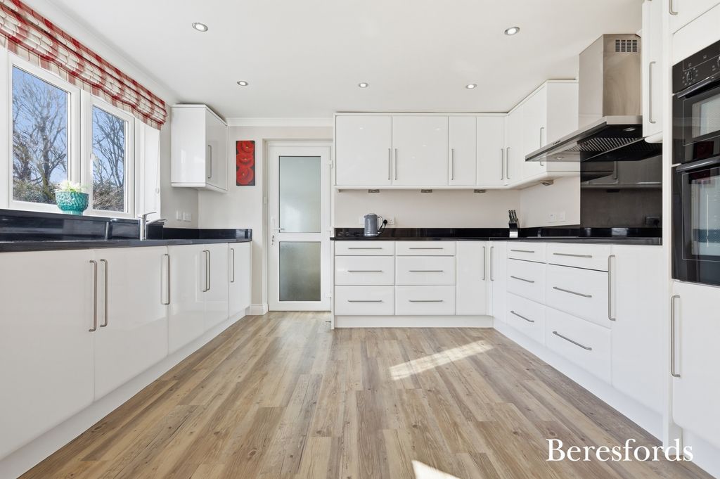 Property photo 3 of 29 Picture No. 17