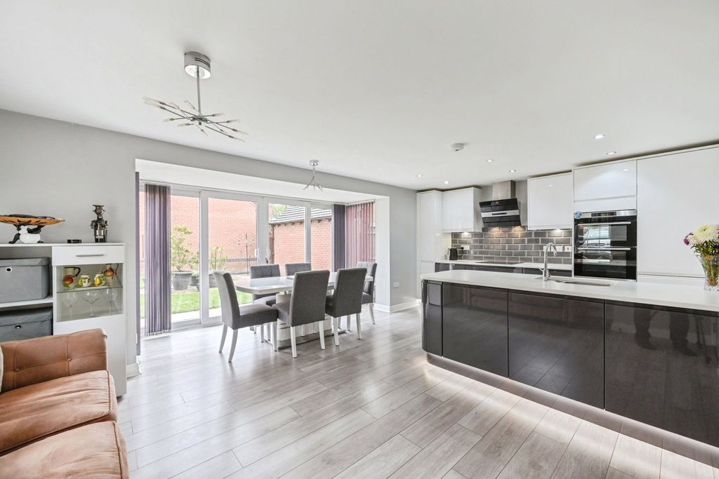 Property photo 3 of 18 Kitchen/Diner