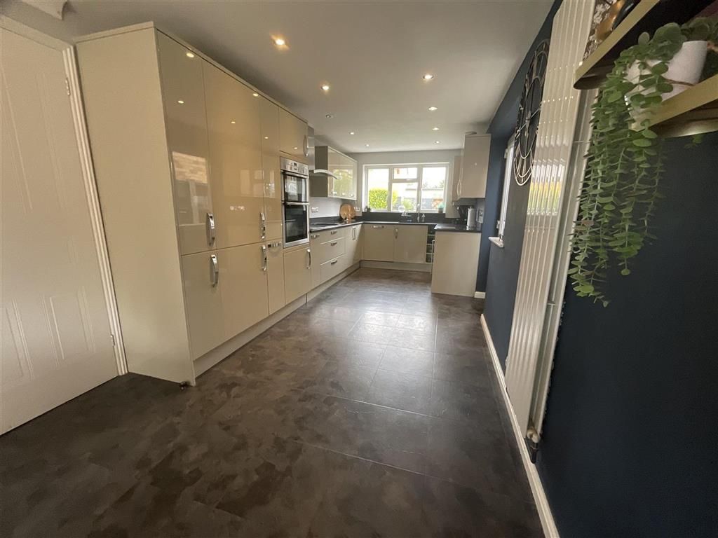Property photo 1 of 16 Kitchen/Diner