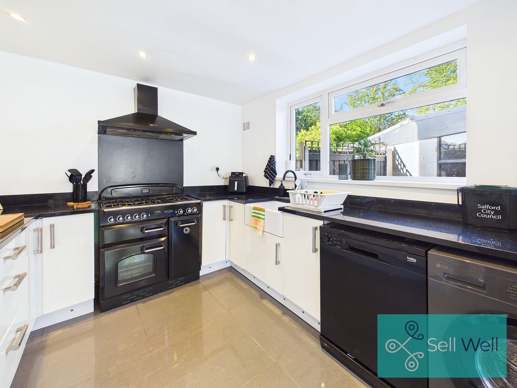 Property photo 3 of 30 Kitchen