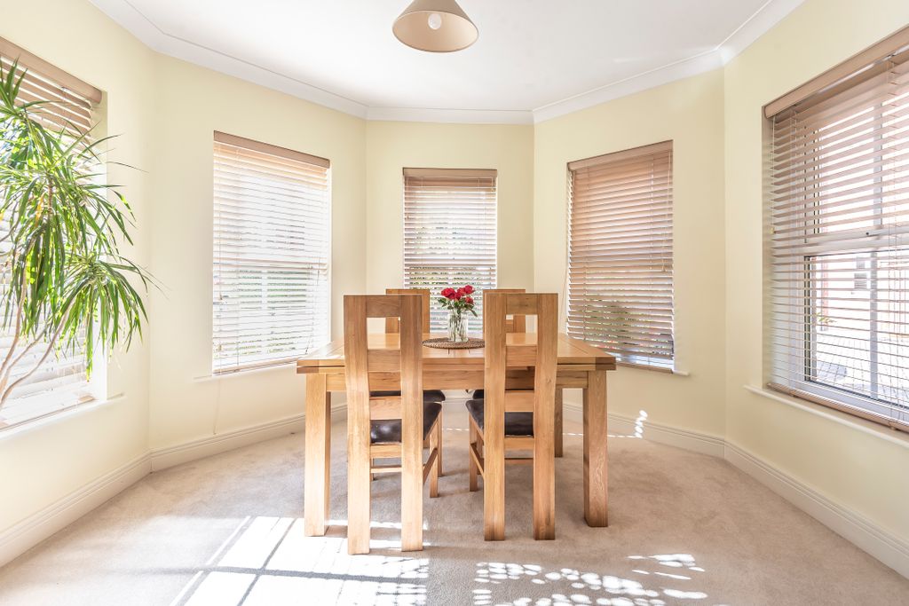 Property photo 2 of 8 Dining Area