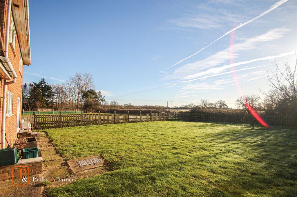 Property photo 3 of 12 Garden