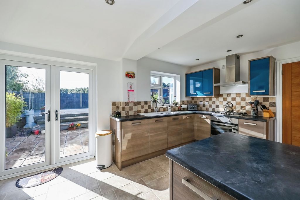 Property photo 3 of 24 Pbox-Img.Jpg