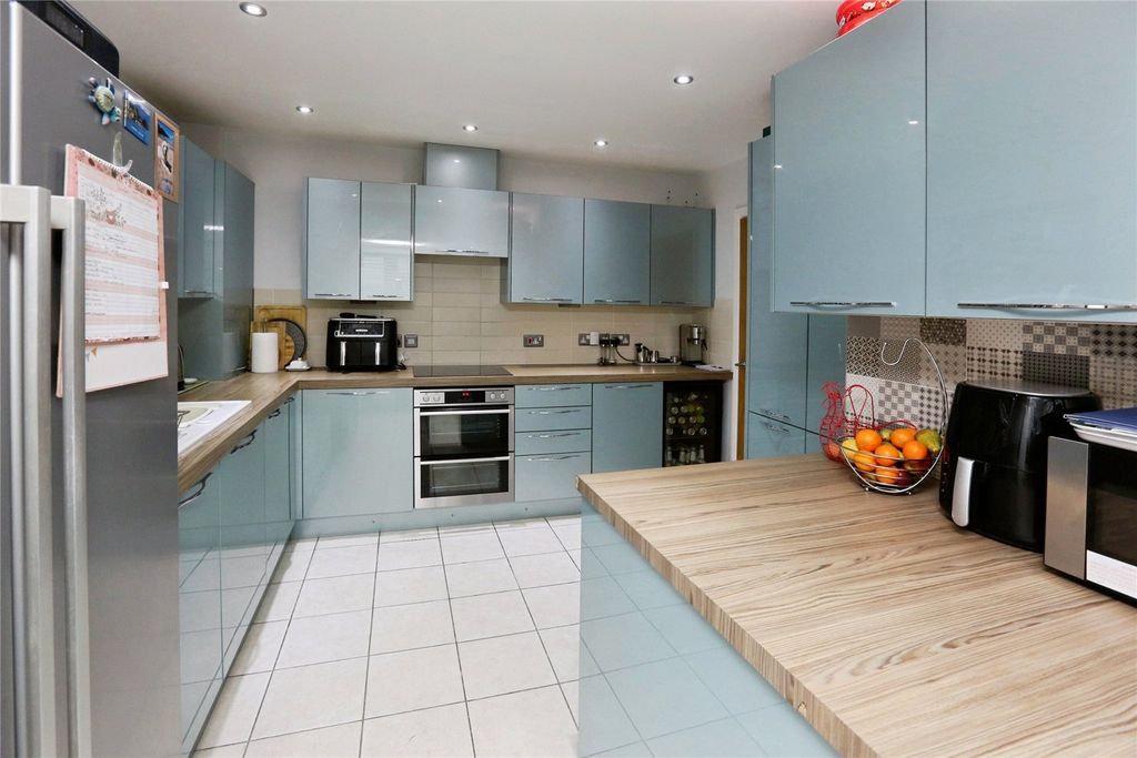 Property photo 2 of 18 Kitchen