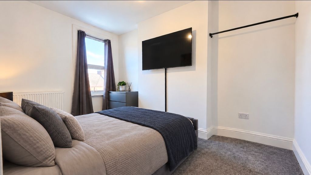 Property photo 2 of 10 240771