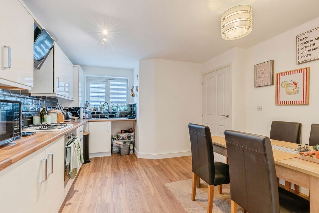 Property photo 3 of 23 Pbox-Img.Jpg