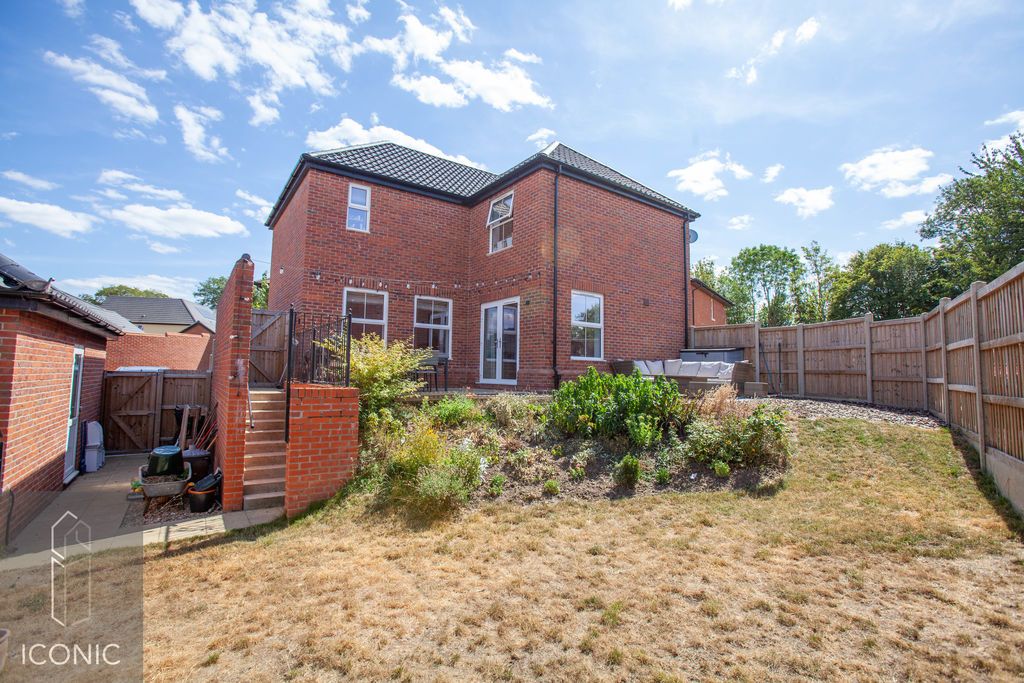 Property photo 3 of 16 Photo 12