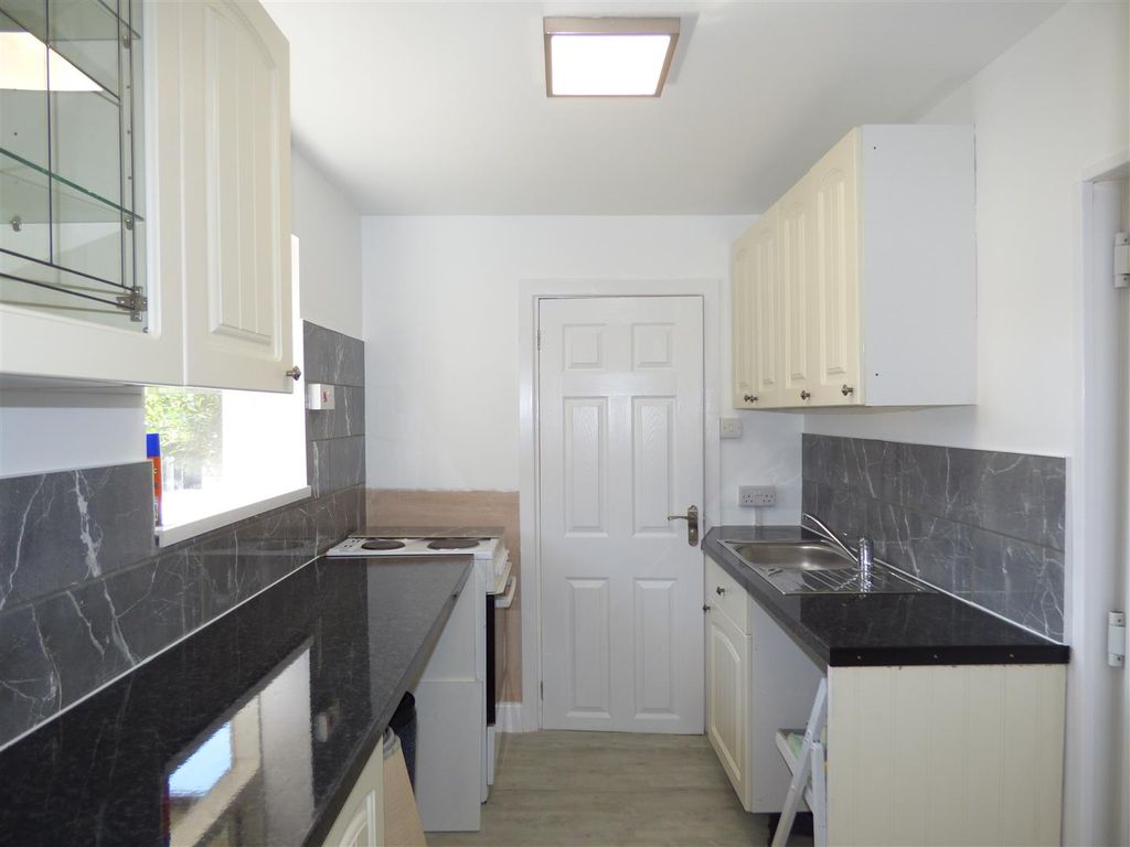 Property photo 2 of 15 14 Manchester Kitchen.Jpg