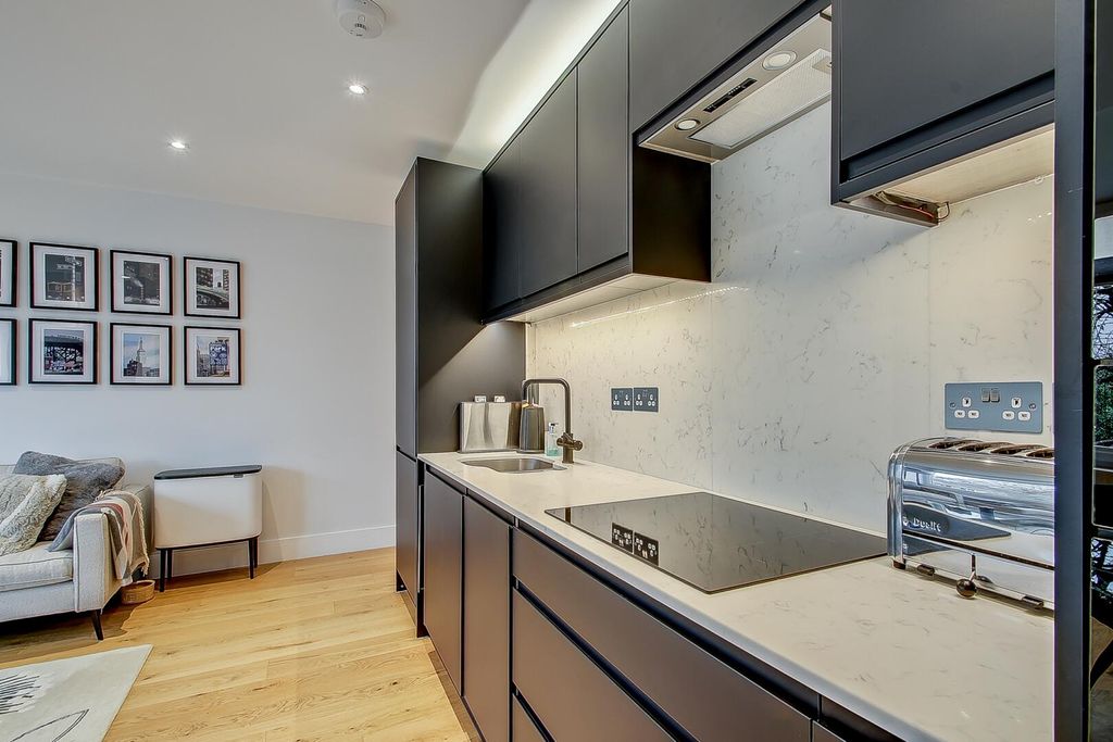 Property photo 3 of 14 Kitchen