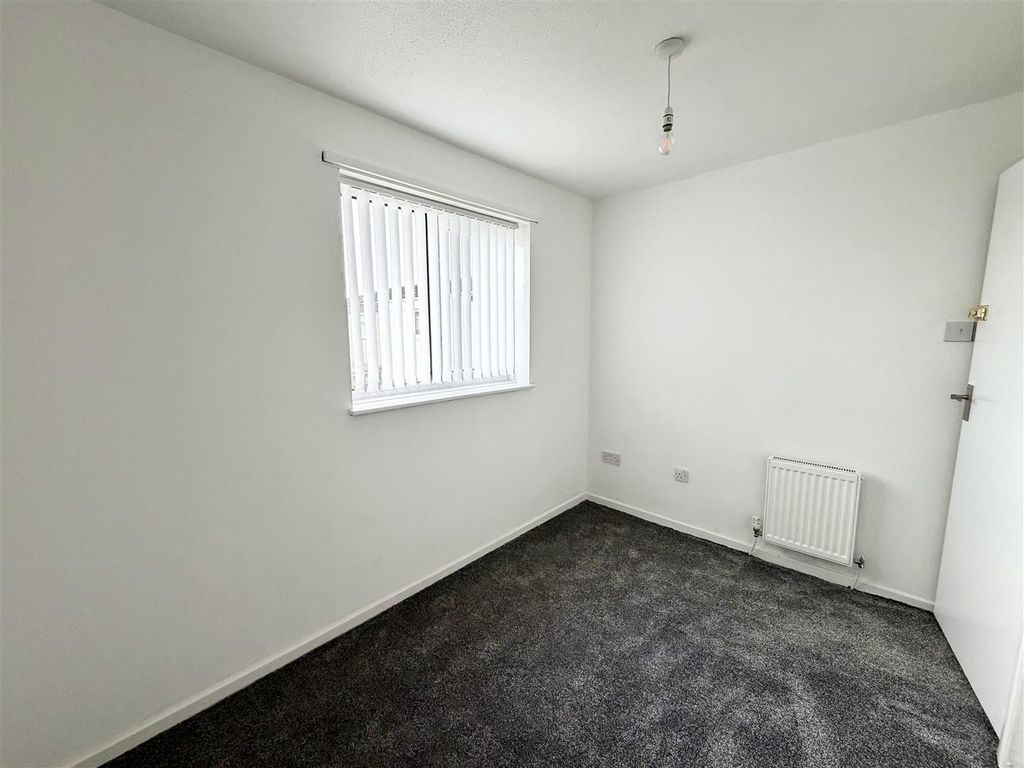 Property photo 3 of 8 Bedroom