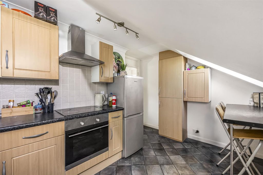 Property photo 2 of 13 Seafield Road 16, Flat 5-011.Jpg