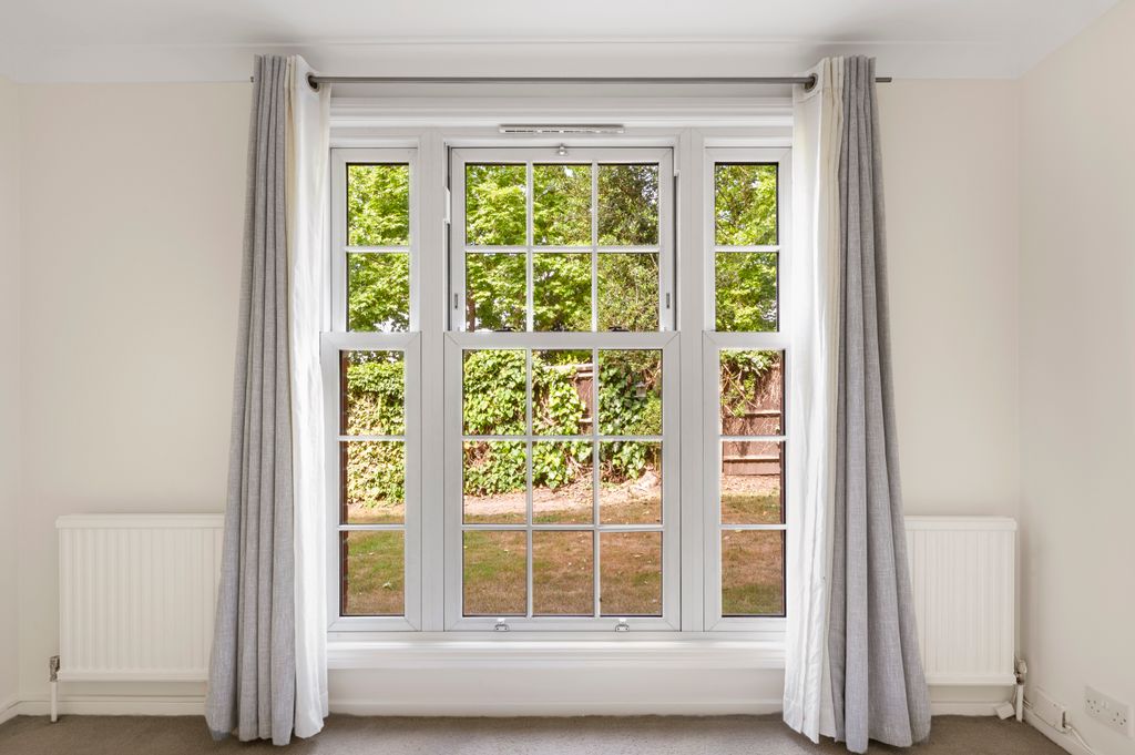 Property photo 3 of 9 Sash Window