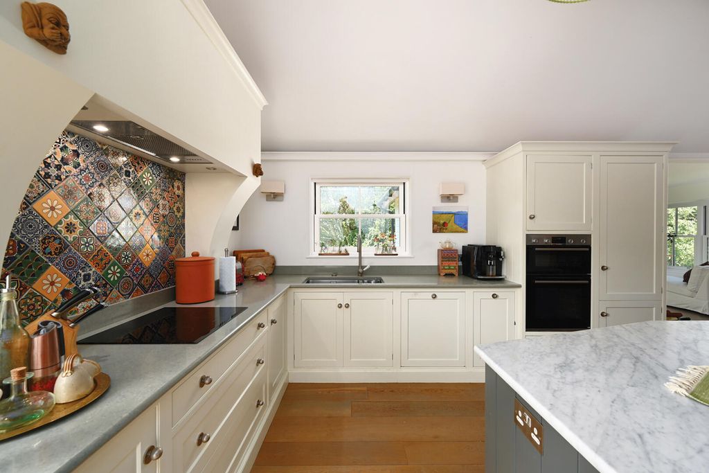 Property photo 2 of 20 Kitchen