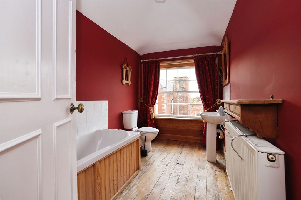 Property photo 2 of 17