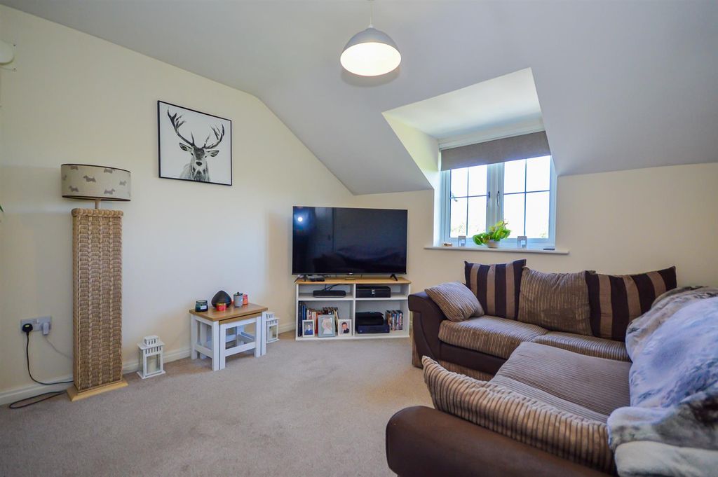 Property photo 3 of 9 Living Room