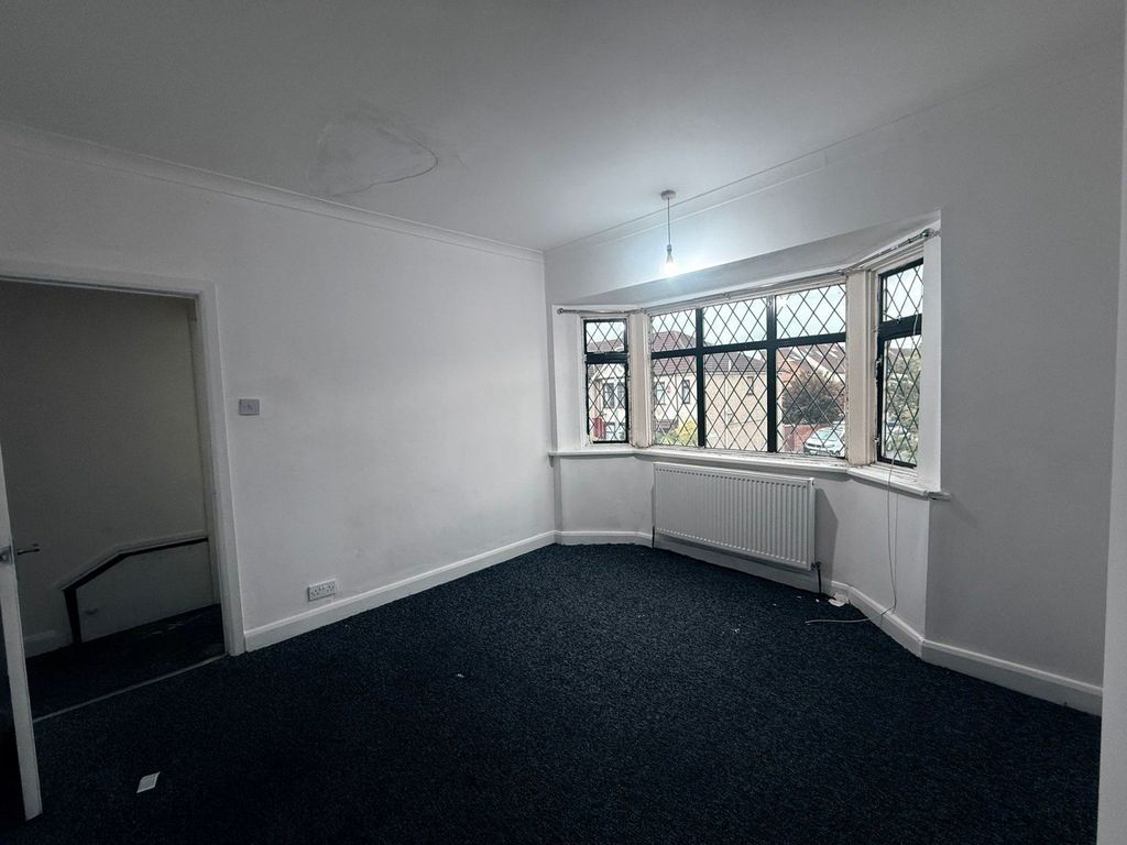 Property photo 3 of 9 Gallery