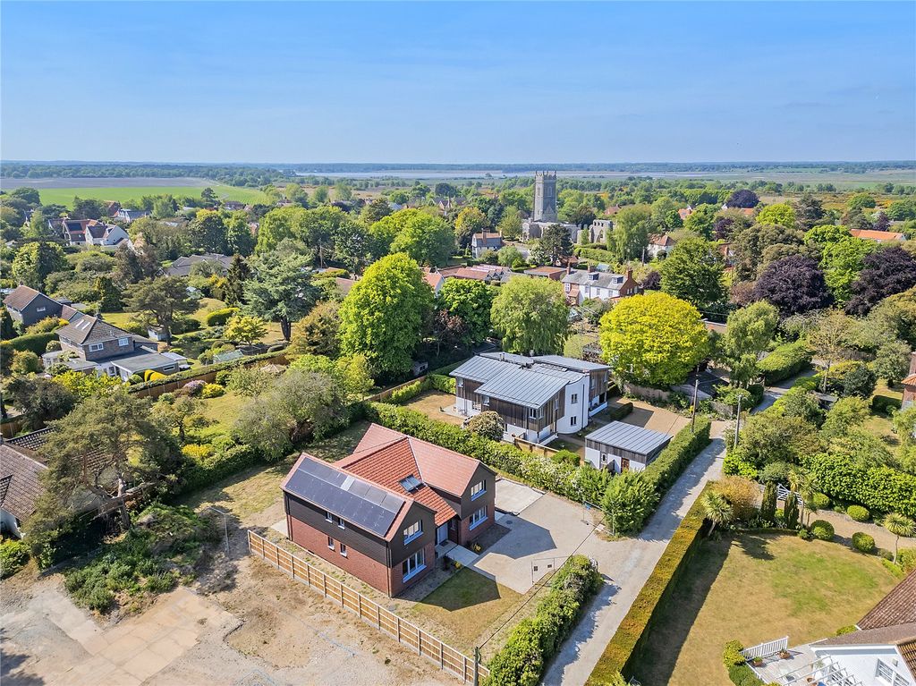 Property photo 2 of 20 Skylark