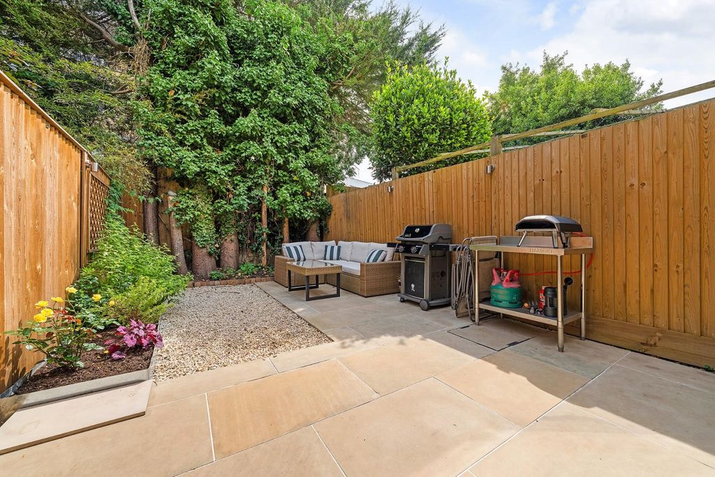 Property photo 2 of 15 Garden.Jpg