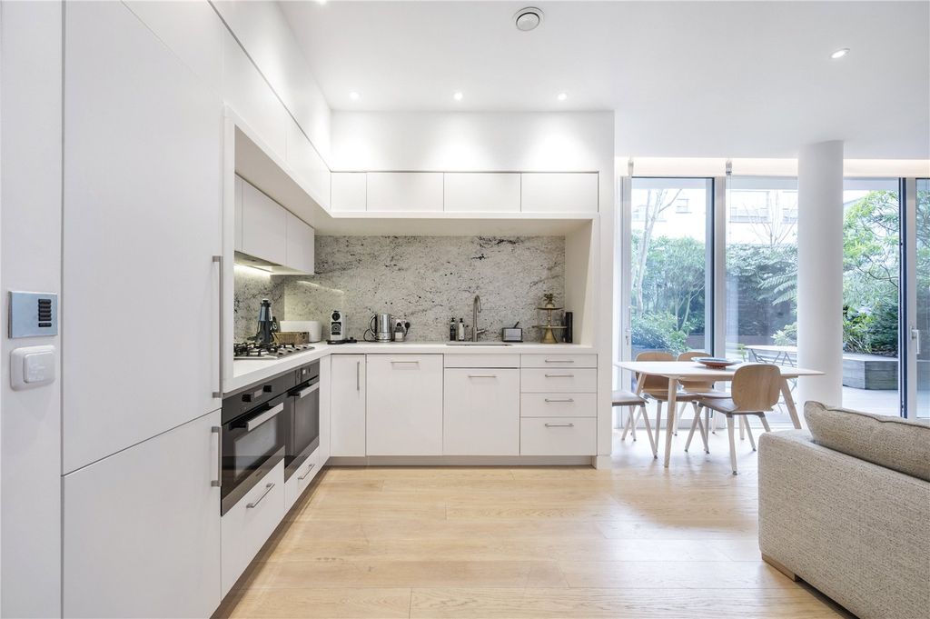 Property photo 3 of 18 Picture No. 02