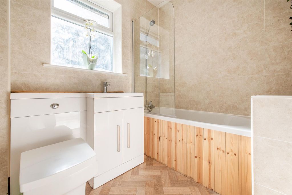 Property photo 3 of 13 Family Bathroom