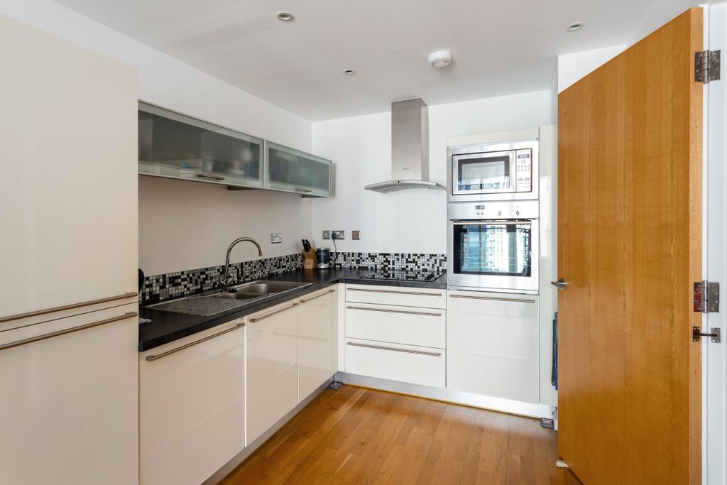 Property photo 3 of 16 Kitchen