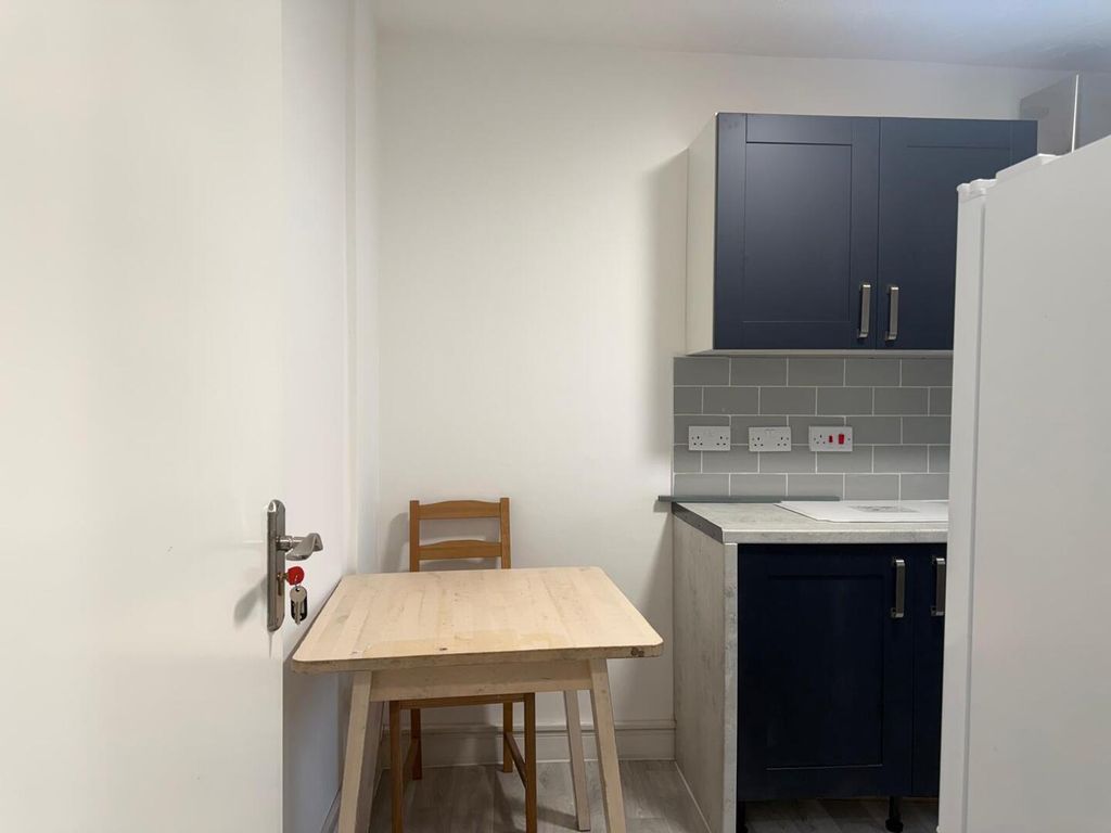 Property photo 2 of 11 Kitchen