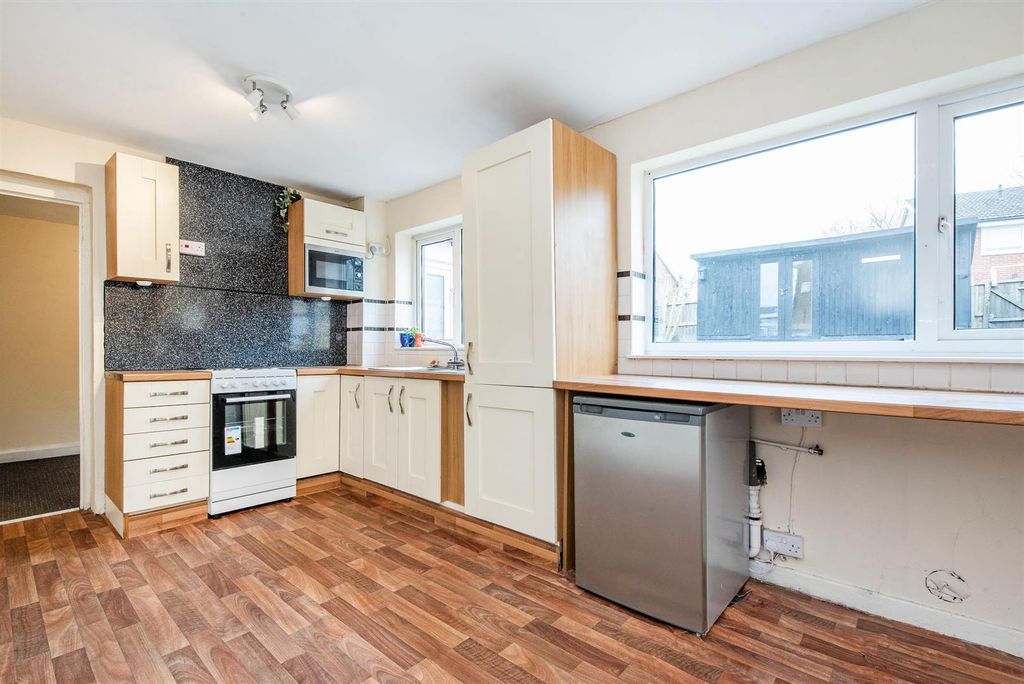 Property photo 3 of 22 Kitchen