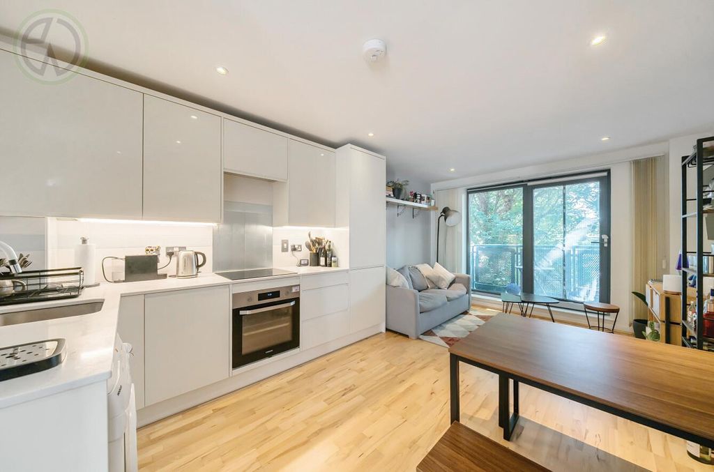 Property photo 2 of 13 d78E96Bd-34cd-497E-A7d2-B71635Cca45A.Jpg