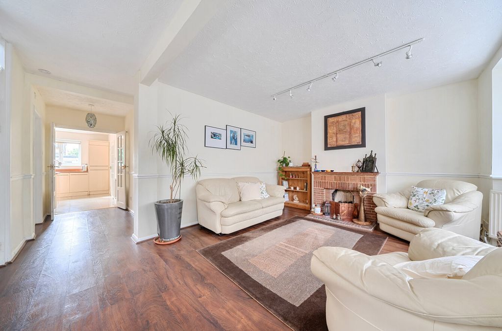 Property photo 3 of 18 1346121-1-68B8833...