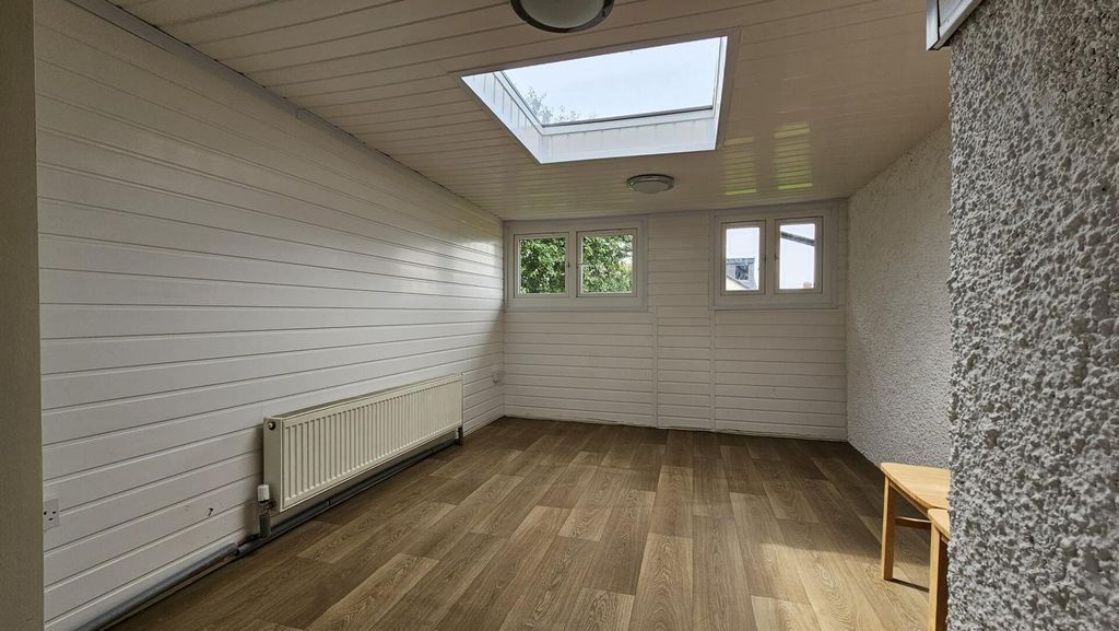 Property photo 2 of 5 Conservatory