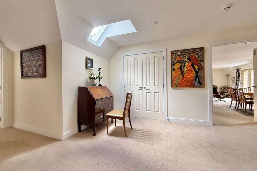 Property photo 3 of 15 Hallway