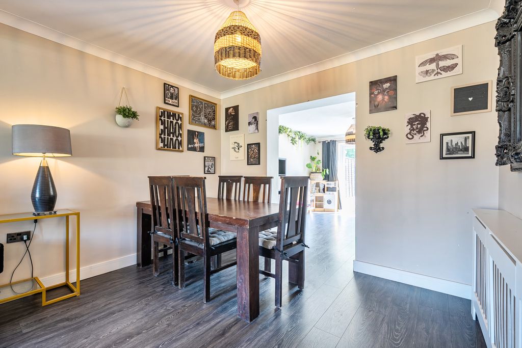 Property photo 3 of 23 1438354-10-69E8cd...