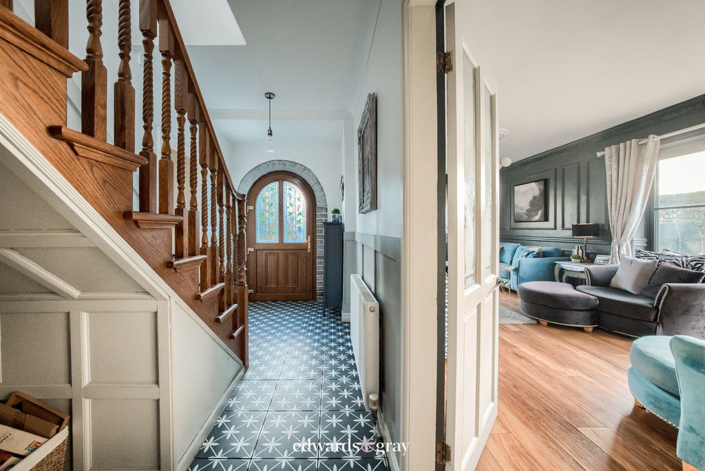 Property photo 3 of 39