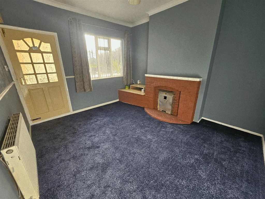 Property photo 3 of 12 Lounge