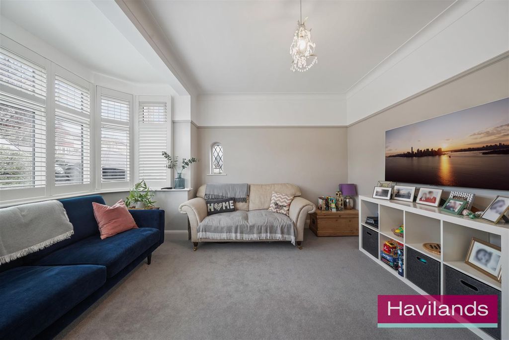 Property photo 3 of 22 The Spinney-12.Jpg